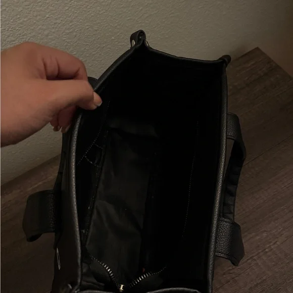 Copy-Marc Jacobs Black Tote with strap Bag with Leather Handles - Picture 4 of 6